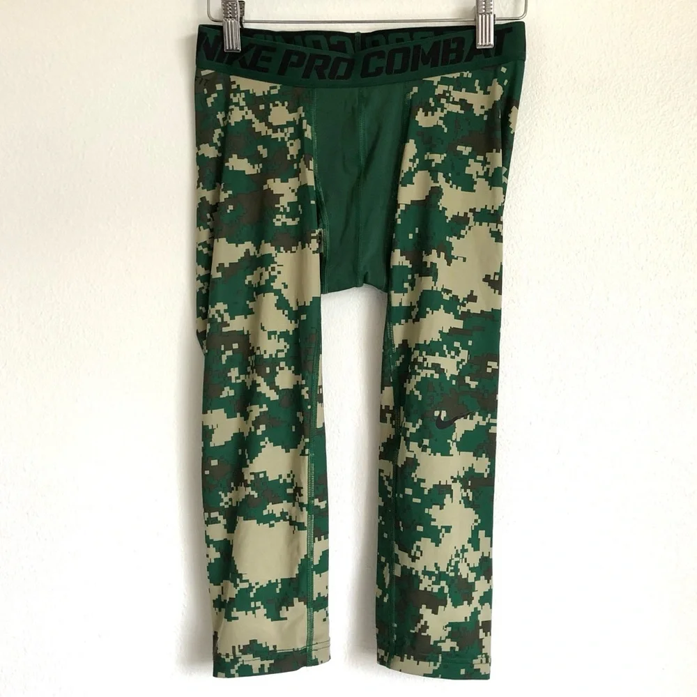 Nike Pro Combat Dri-Fit Green / Tan Digital Camo Compression Shorts Size Medium